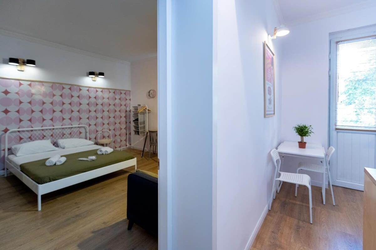 Central Vera Studio - Ideal For 3 - By Wehost Tbilisi Esterno foto
